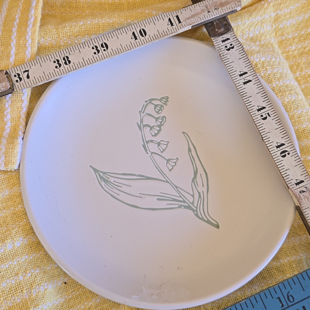 Bee & Willow Lily Of The Valley Floral Small Dessert Salad 7" Plate